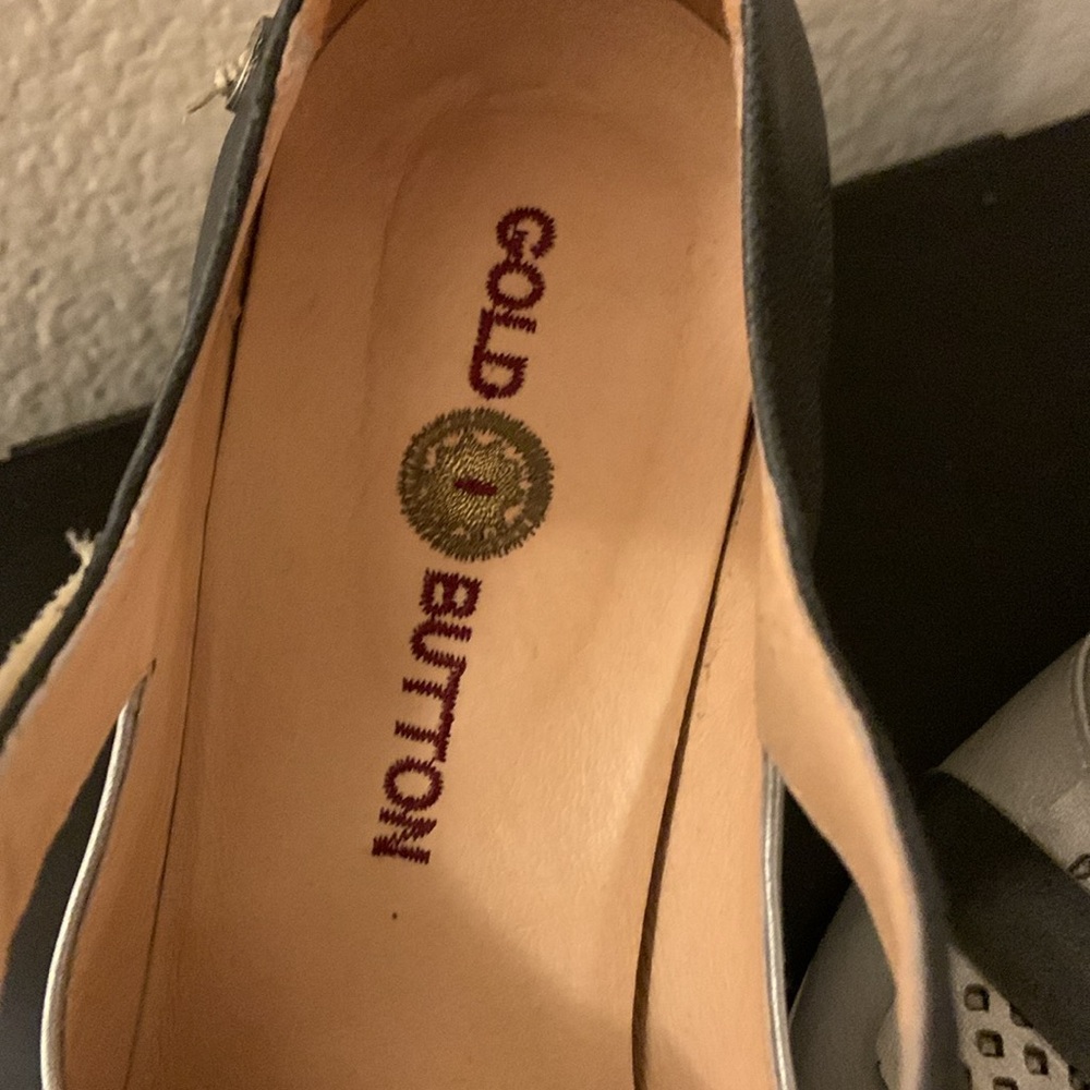 Silver Heels - image 7